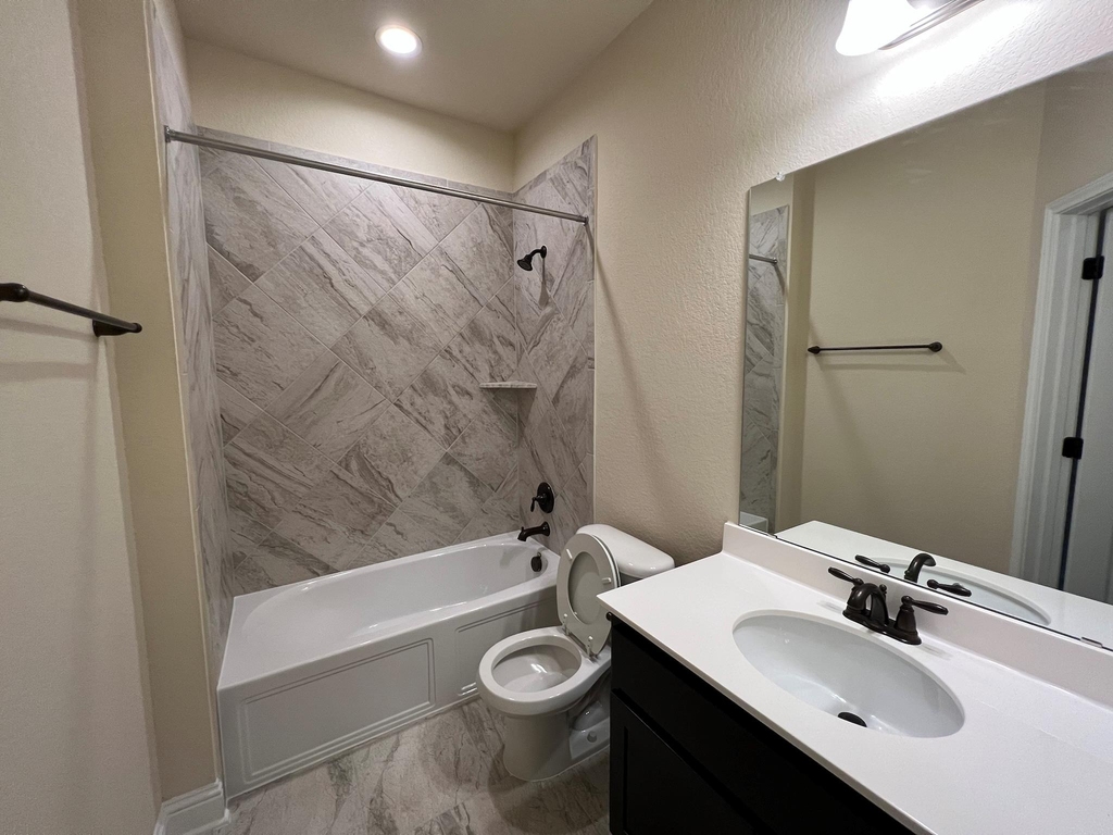 704 Falkland Trce - Photo 15
