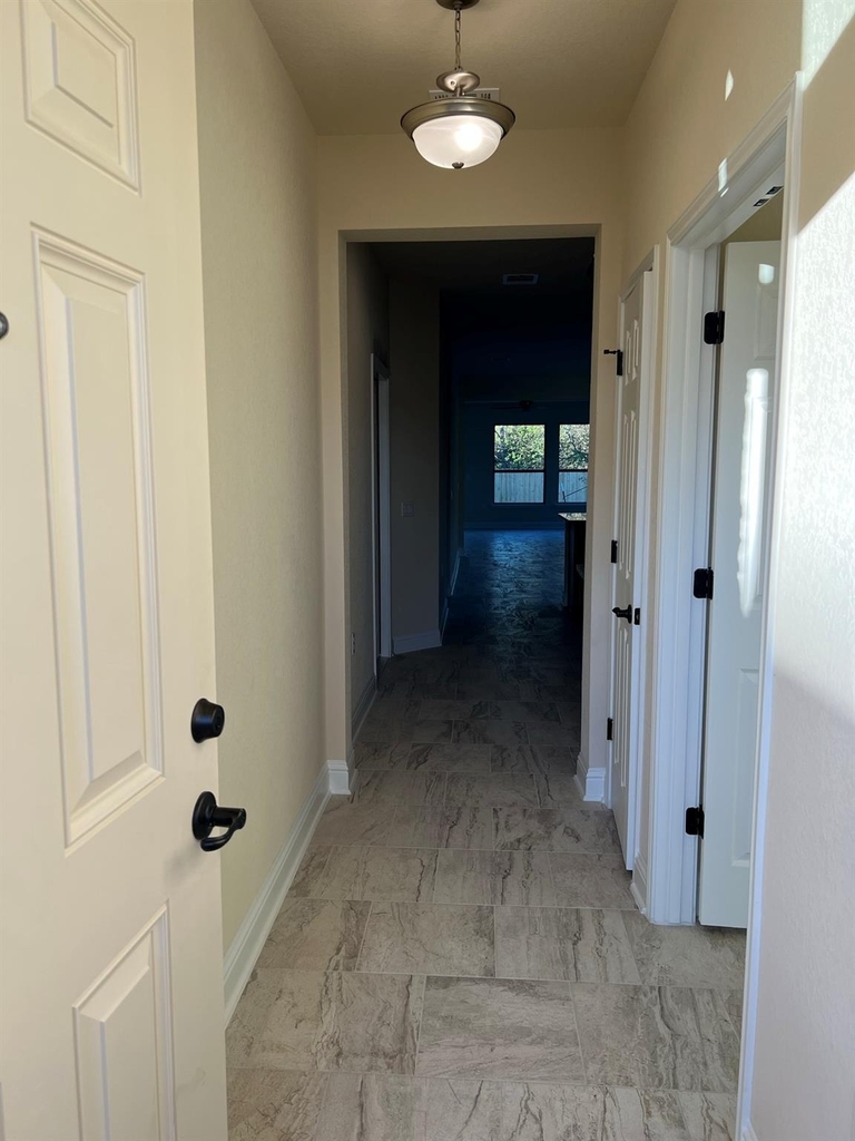 704 Falkland Trce - Photo 1