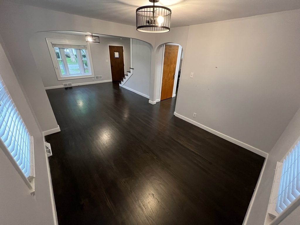 17 N Iowa Avenue - Photo 5