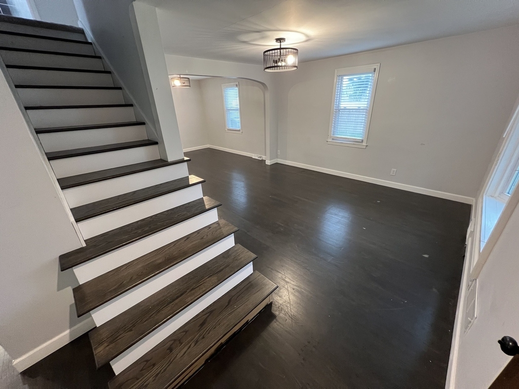 17 N Iowa Avenue - Photo 3
