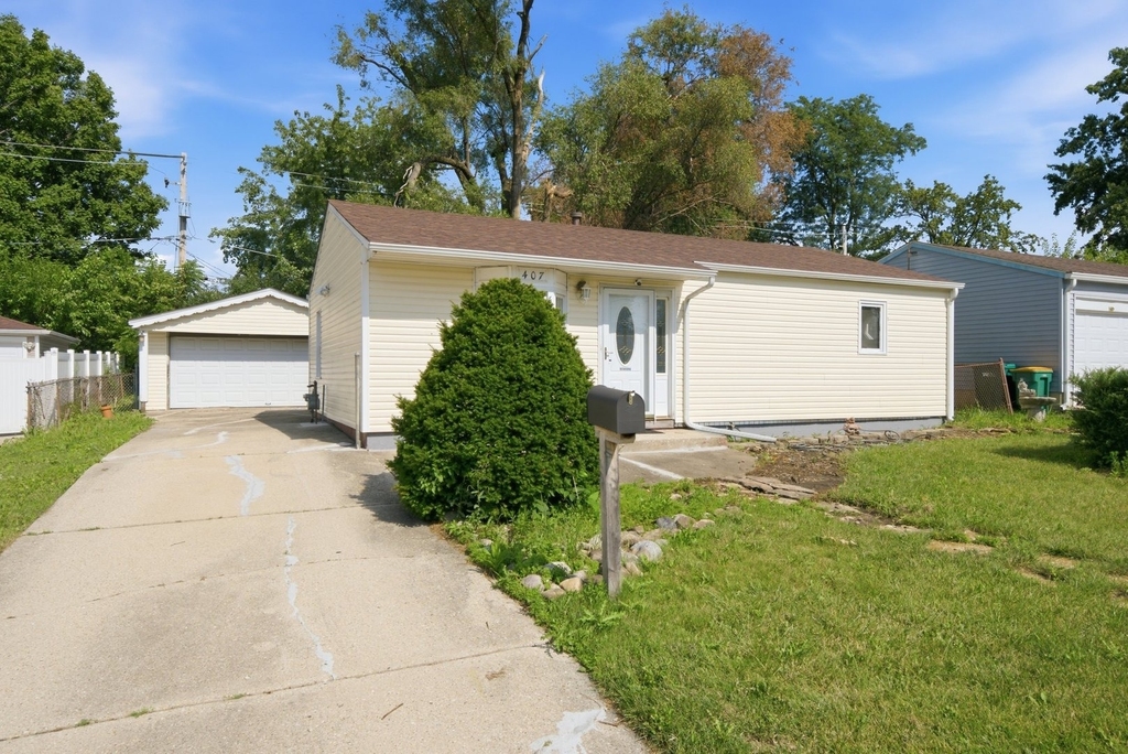 407 Laurel Avenue - Photo 1