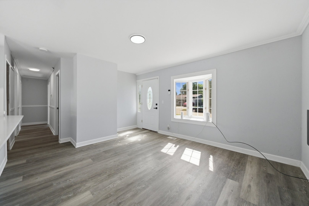 407 Laurel Avenue - Photo 2