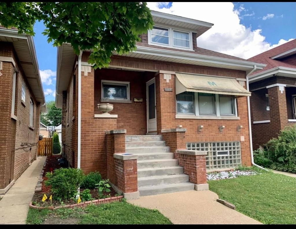 1819 East Avenue - Photo 0