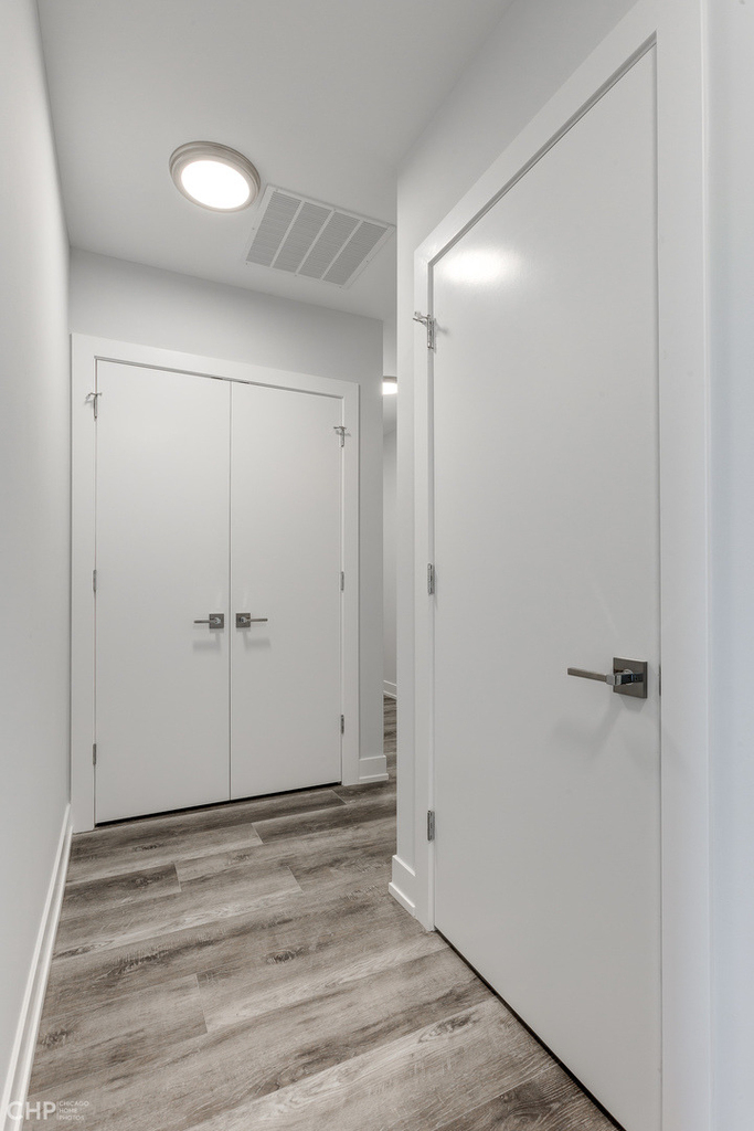 1604 N Richmond Street - Photo 1