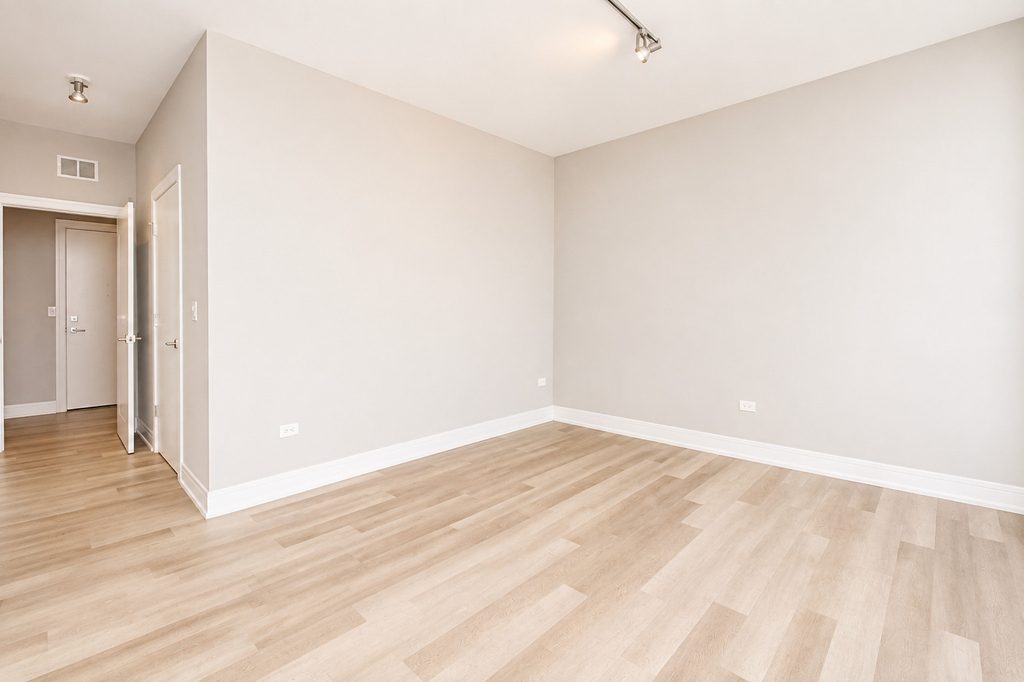 1554 N Talman Avenue - Photo 8