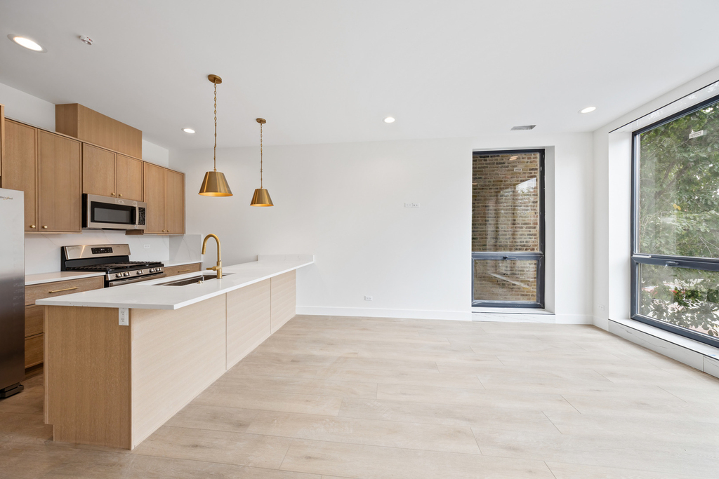 1313 W Taylor Street - Photo 2