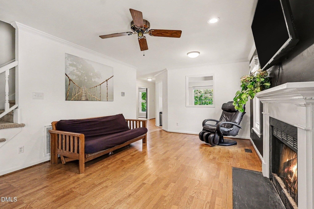 302 Hutchins Drive - Photo 6