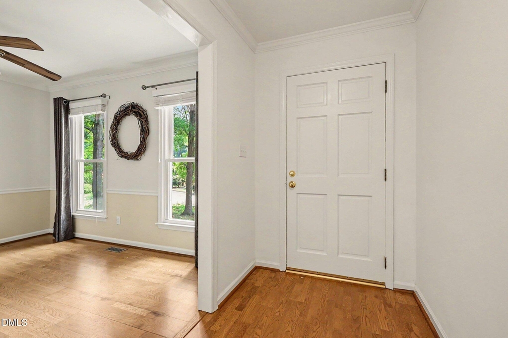 302 Hutchins Drive - Photo 3