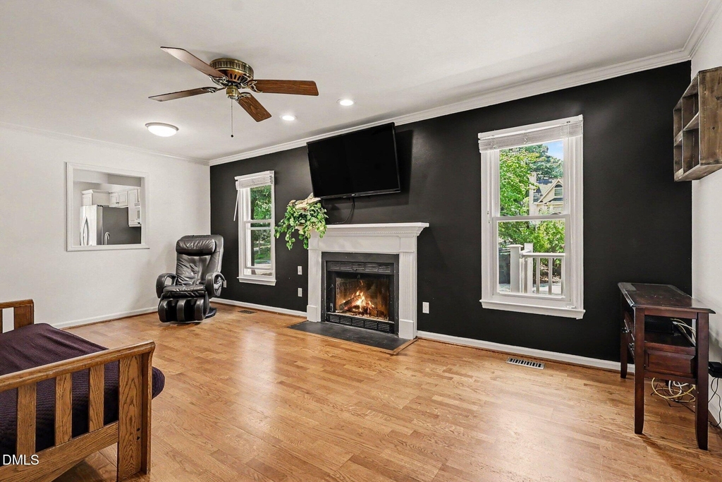 302 Hutchins Drive - Photo 4