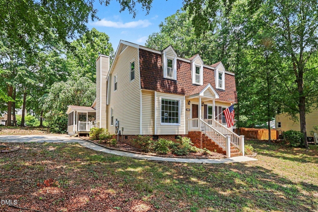 302 Hutchins Drive - Photo 2