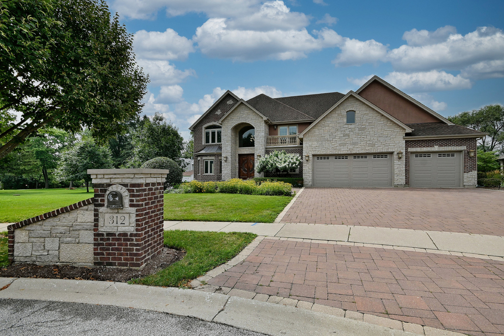 312 Felicia Court - Photo 2