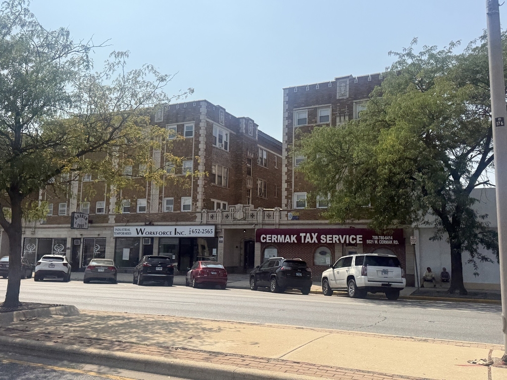 5011 W Cermak Road - Photo 0