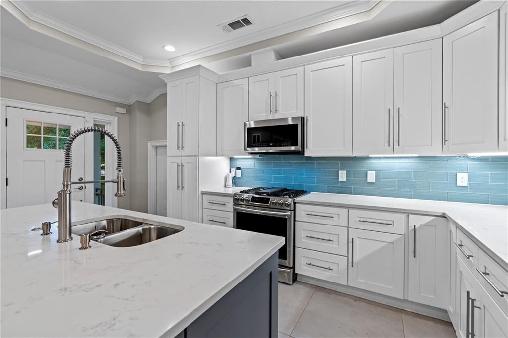 1841 Gainsborough Drive - Photo 6