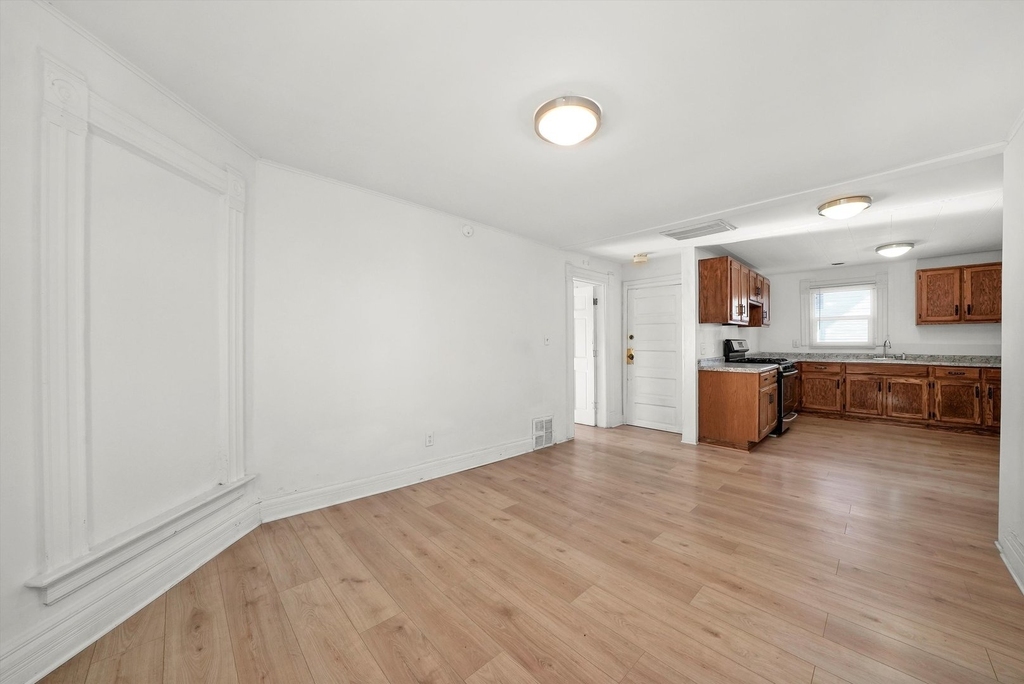 1097 E Merchant Street - Photo 2