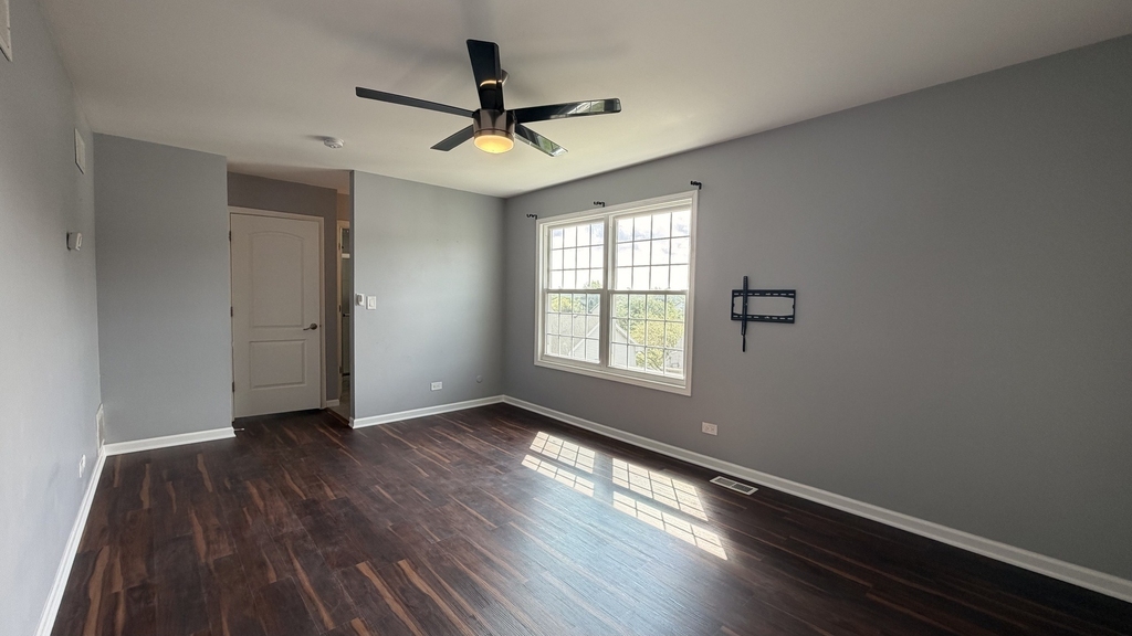646 White Court - Photo 9