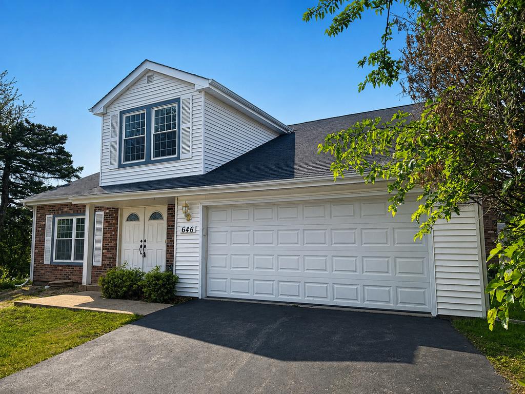 646 White Court - Photo 0