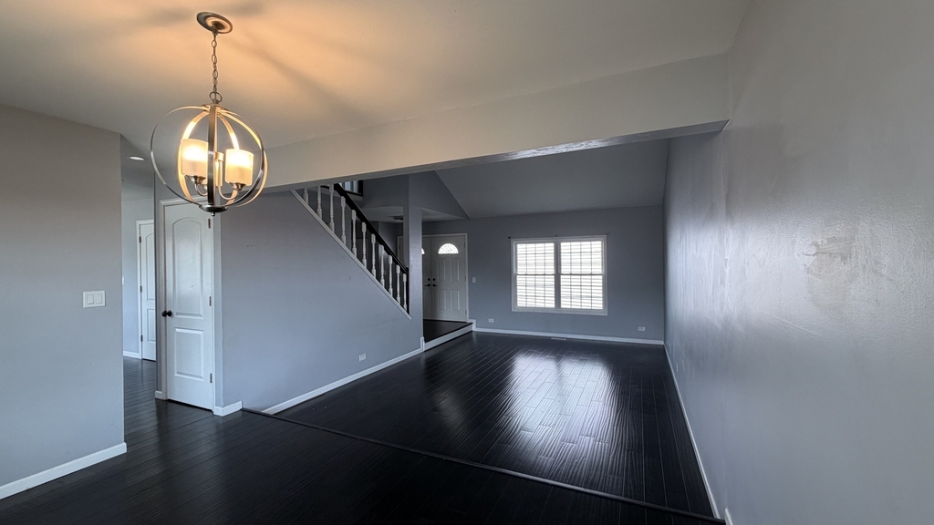 646 White Court - Photo 6
