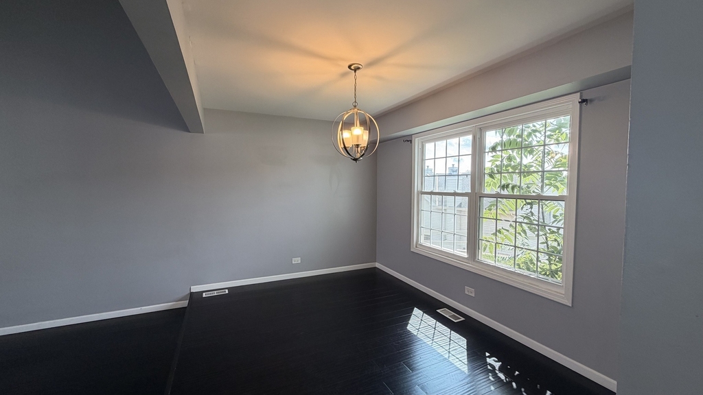 646 White Court - Photo 7