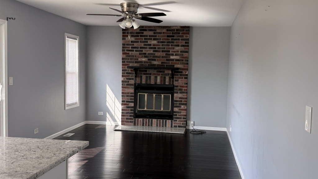646 White Court - Photo 4