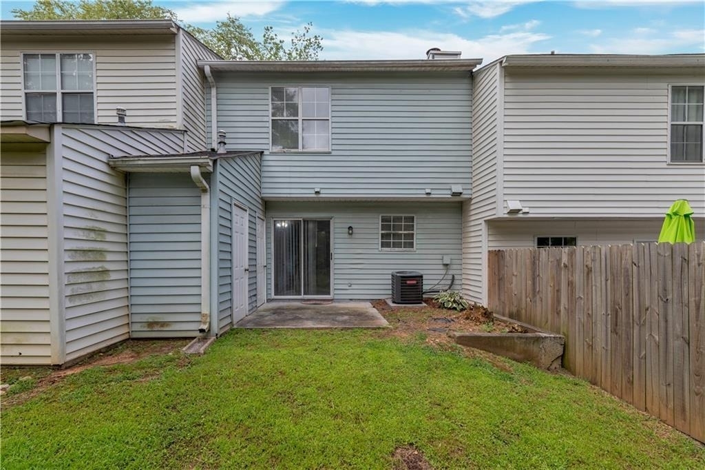 1008 Huntington Trace Se - Photo 1