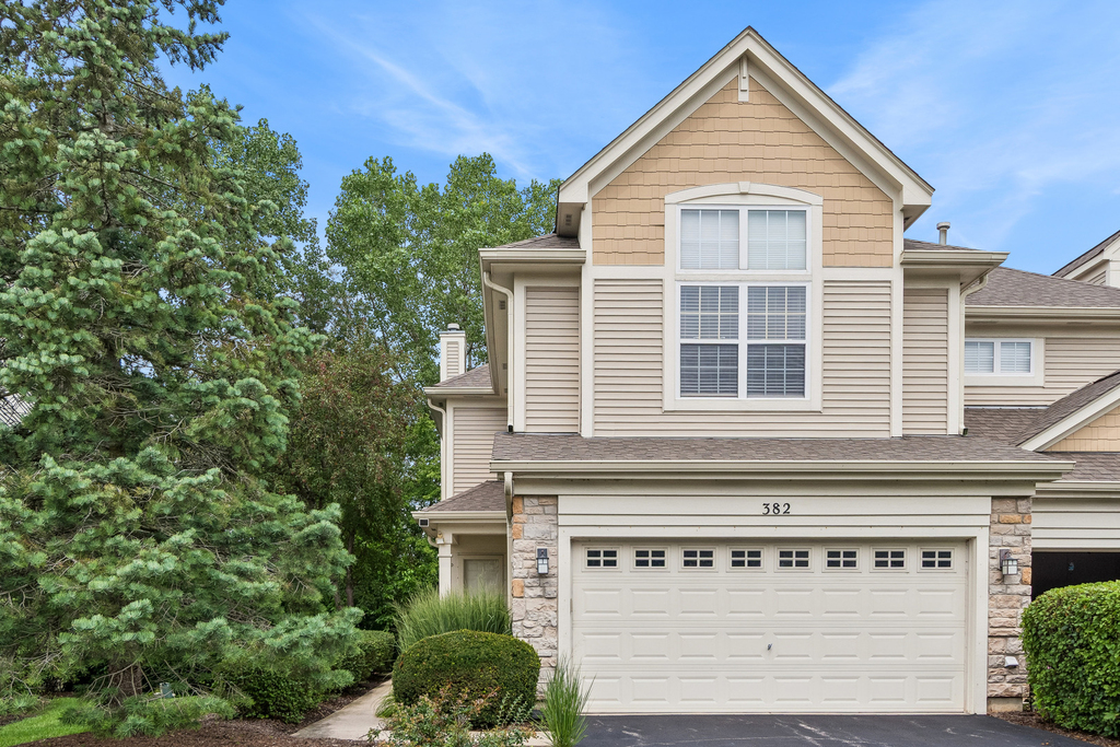 382 Vaughn Circle - Photo 0