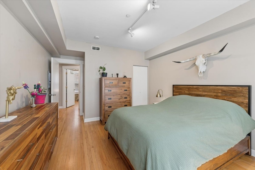 2541 Prairie Avenue - Photo 10