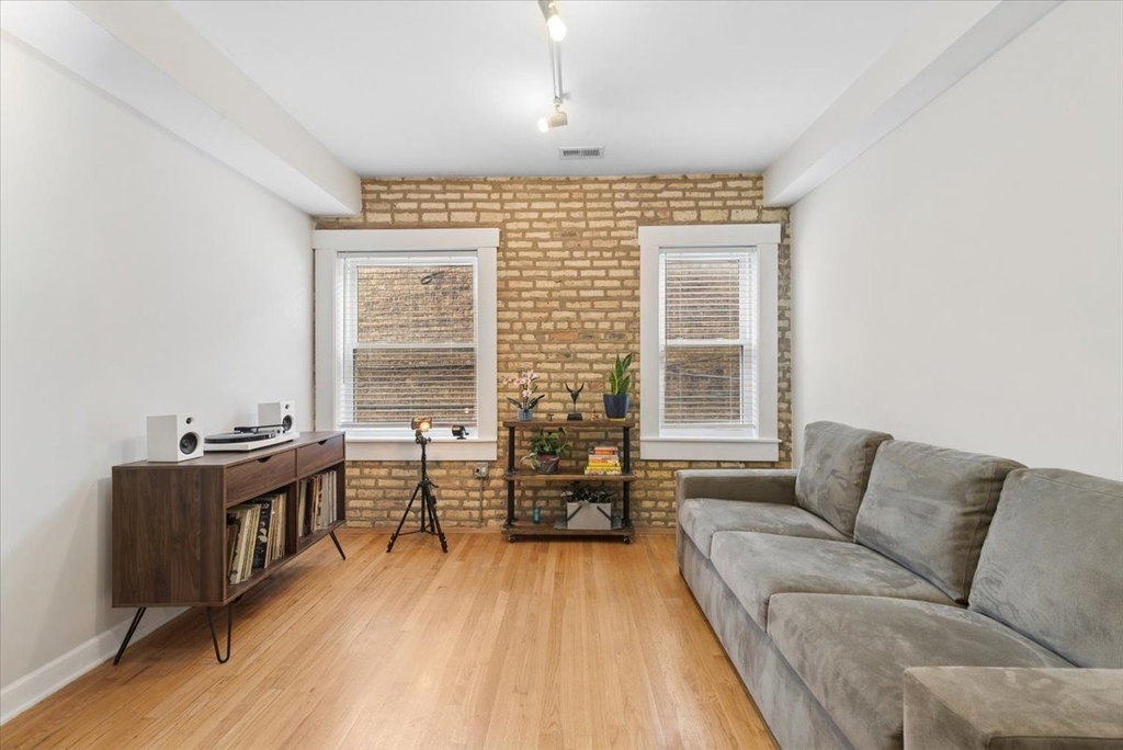 2541 Prairie Avenue - Photo 8
