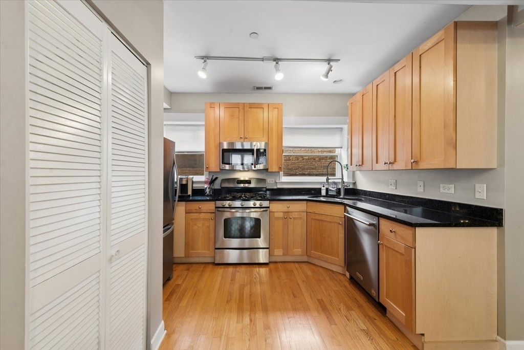 2541 Prairie Avenue - Photo 6