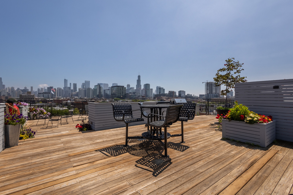 515 N Noble Street - Photo 8
