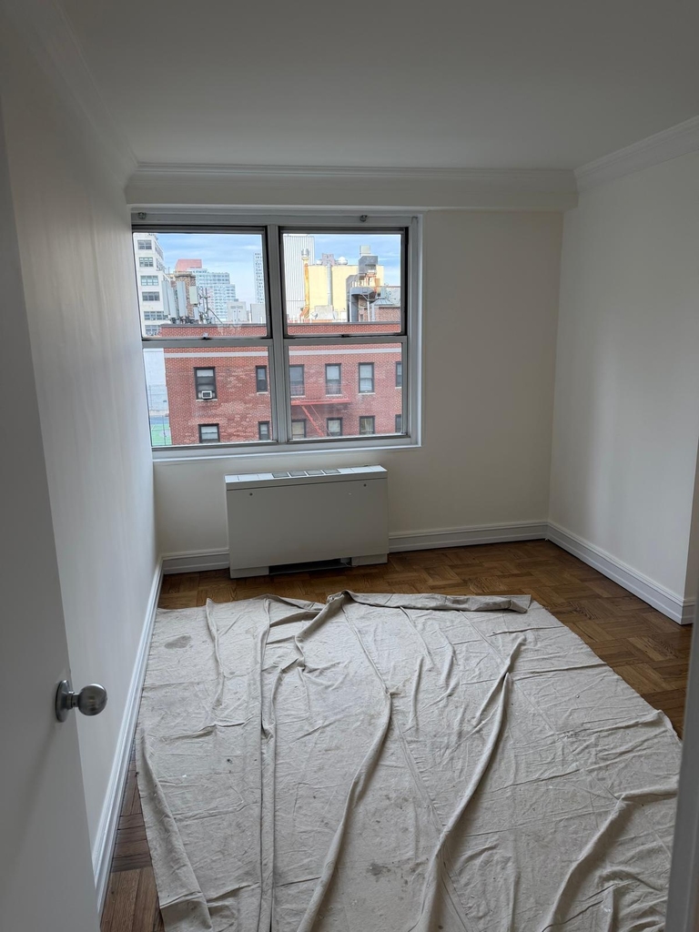W 52nd St / 8th Avenue - Photo 3