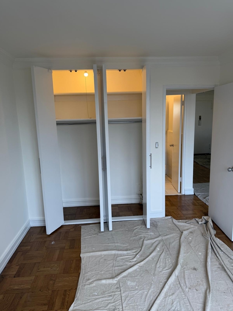 W 52nd St / 8th Avenue - Photo 4