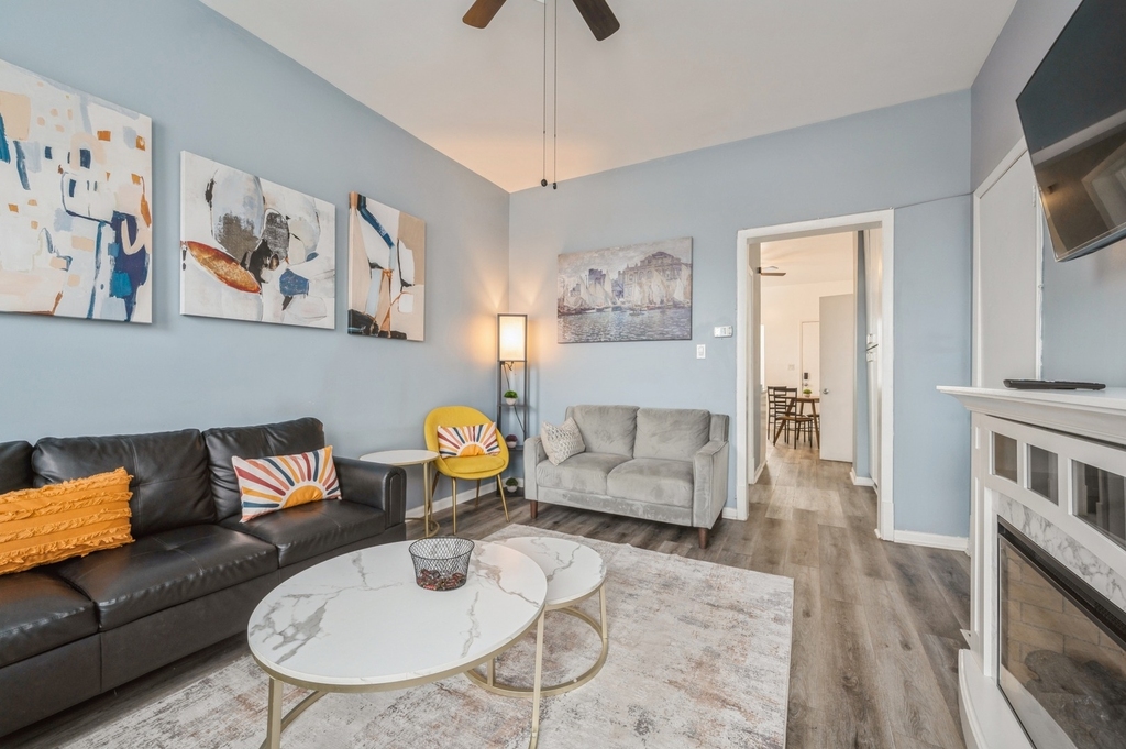2818 N Ashland Avenue - Photo 1