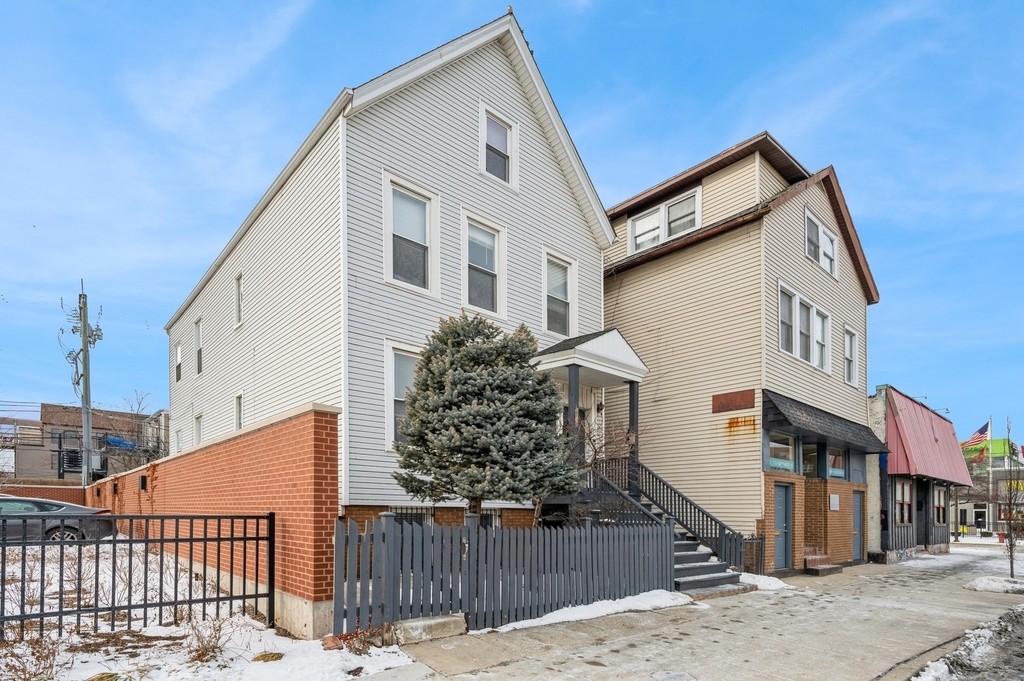 2818 N Ashland Avenue - Photo 0