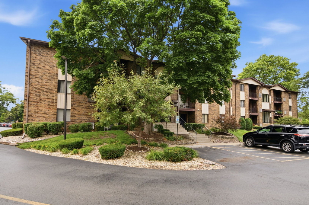 13913 Laramie Avenue - Photo 0