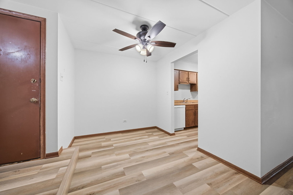 13913 Laramie Avenue - Photo 4