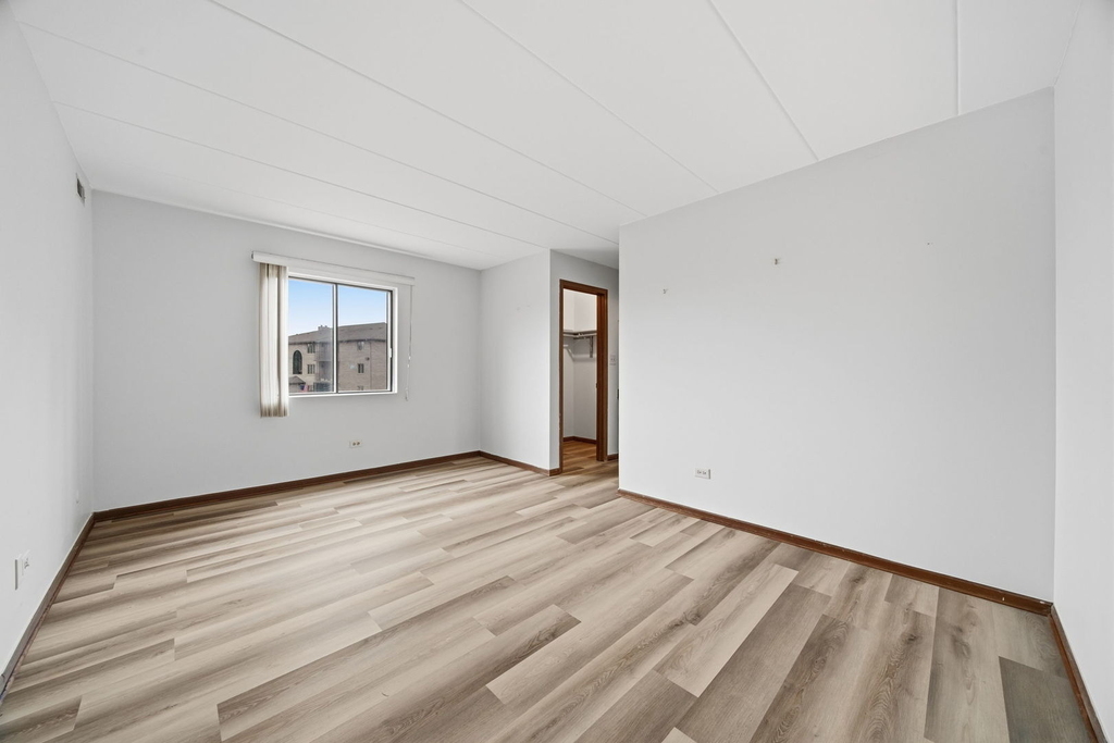 13913 Laramie Avenue - Photo 10