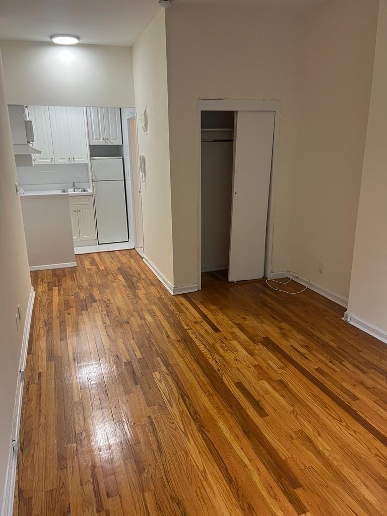 East 84th Street - Photo 3