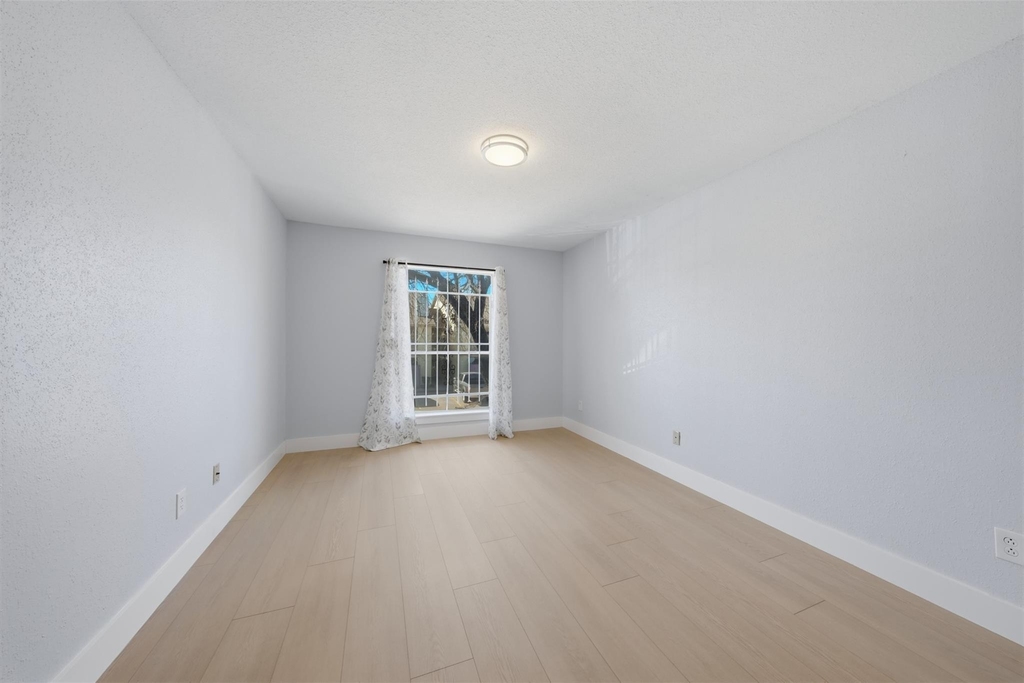 9350 Country Creek Drive - Photo 18