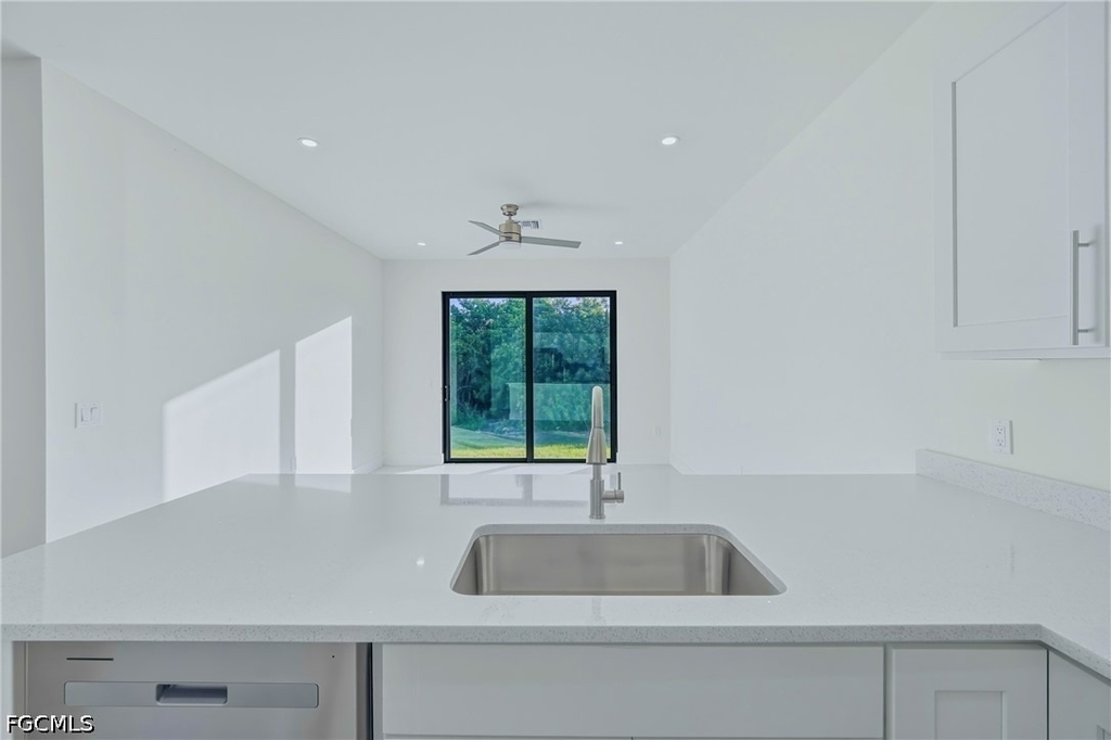 130 Jenna Avenue S - Photo 3