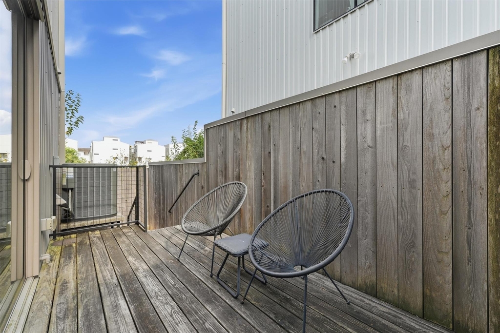 1155 W 17th Street - Photo 5