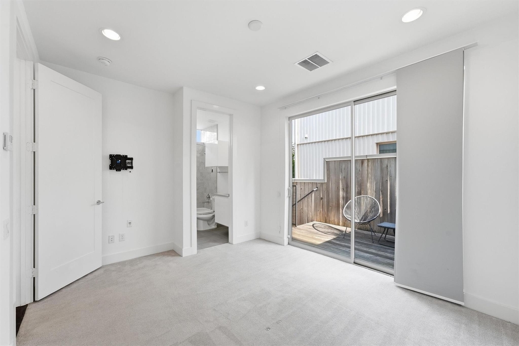 1155 W 17th Street - Photo 3