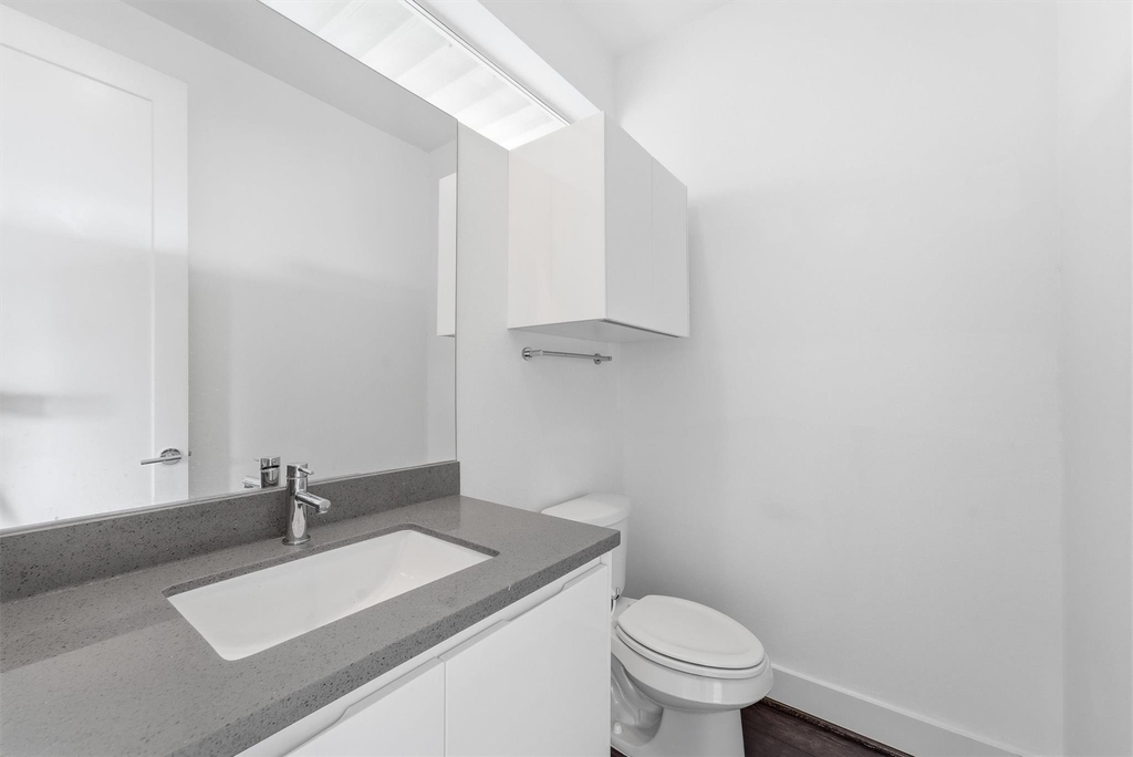 1155 W 17th Street - Photo 9