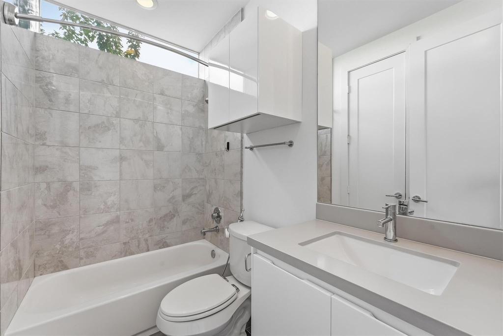1155 W 17th Street - Photo 4