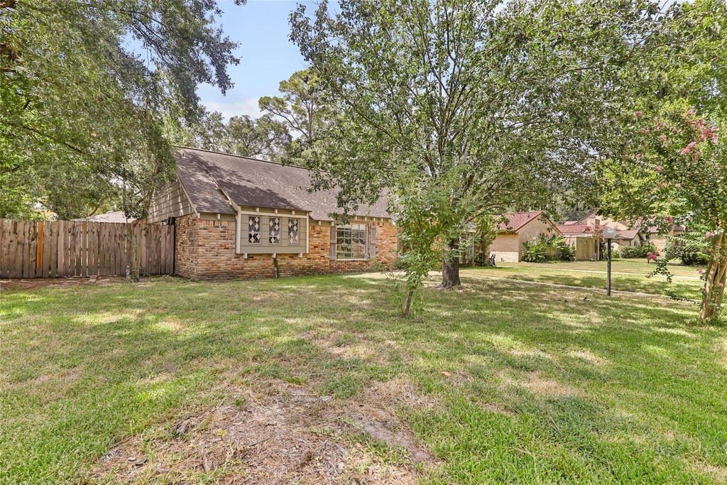 211 W North Hill Drive - Photo 1