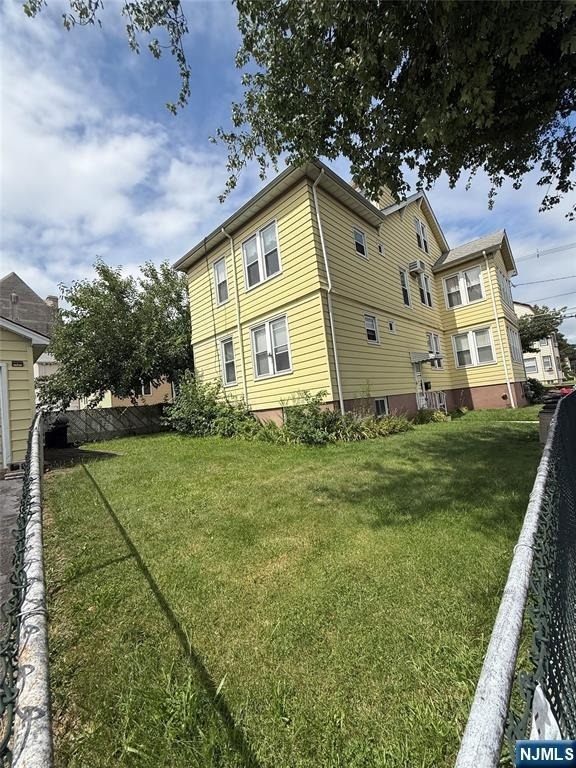170 Laurel - Photo 1