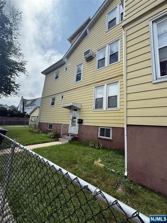 170 Laurel - Photo 2
