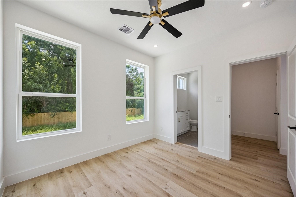 1032 W 17th Street - Photo 11