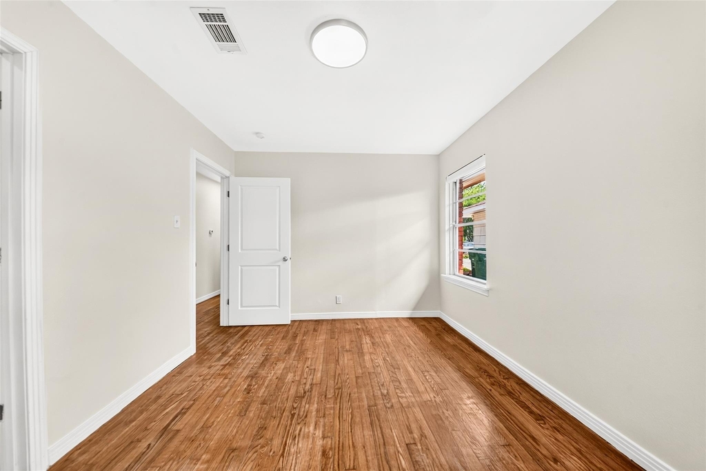 4045 Woodfox Street - Photo 8