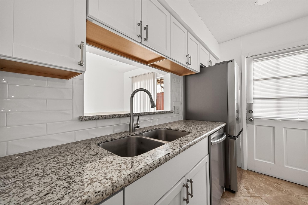 3303 W Greenridge Drive - Photo 16