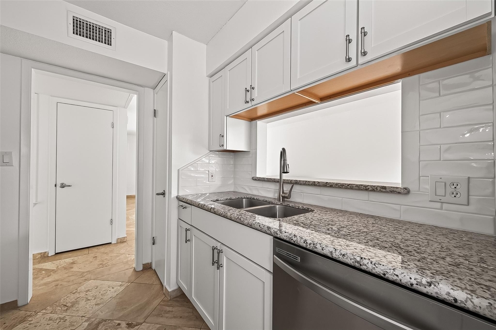 3303 W Greenridge Drive - Photo 18